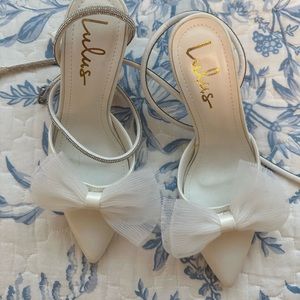 Lulus brand new bridal bow shoes